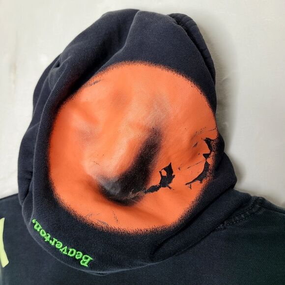 Nike World Tour Beaverton Oregon Embroidered Hoodie Size Medium - Picture 12 of 14